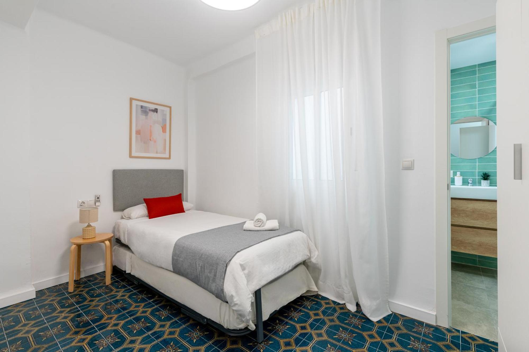 Piso Elegante Y Nuevo De 3 Habitaciones Y 2 Banos Siviglia Esterno foto