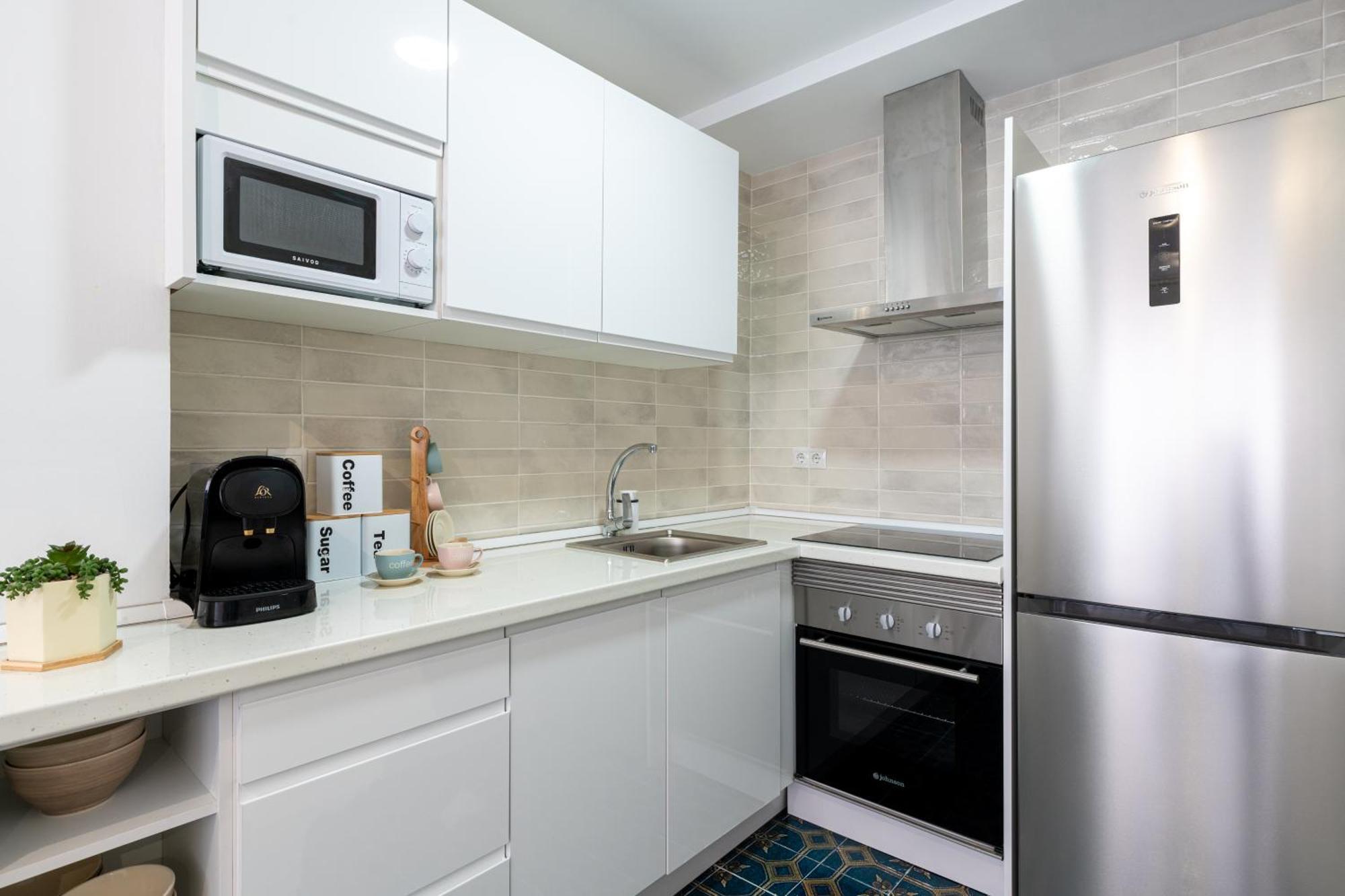 Piso Elegante Y Nuevo De 3 Habitaciones Y 2 Banos Siviglia Esterno foto