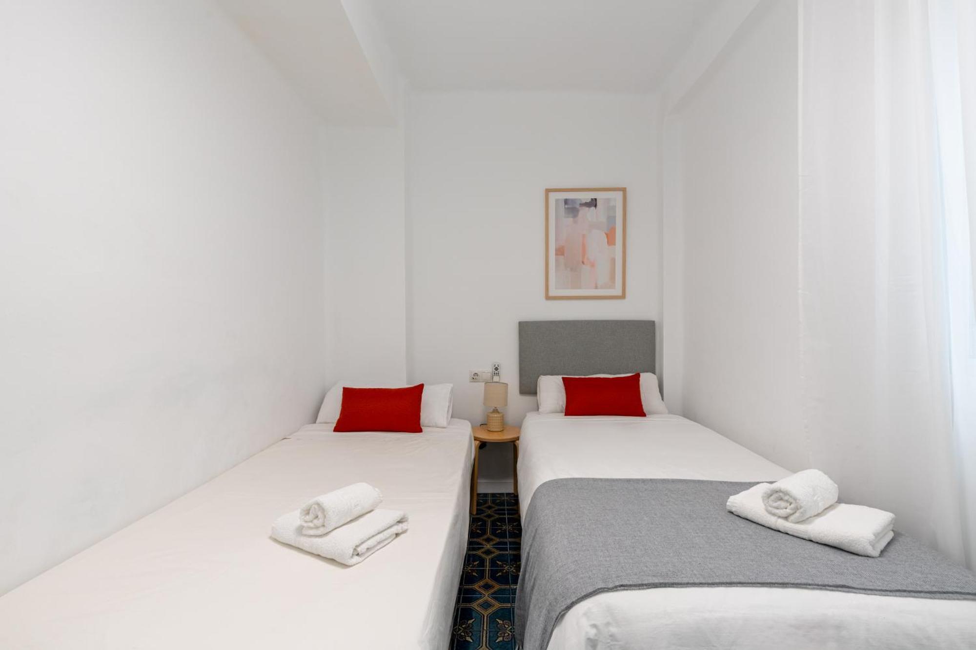 Piso Elegante Y Nuevo De 3 Habitaciones Y 2 Banos Siviglia Esterno foto