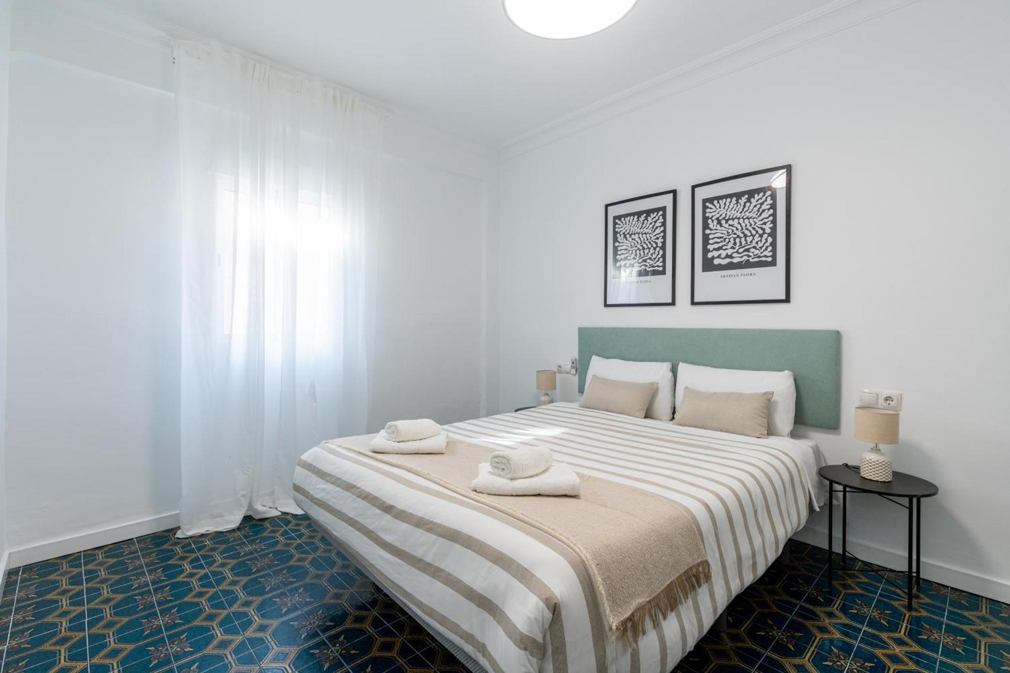 Piso Elegante Y Nuevo De 3 Habitaciones Y 2 Banos Siviglia Esterno foto