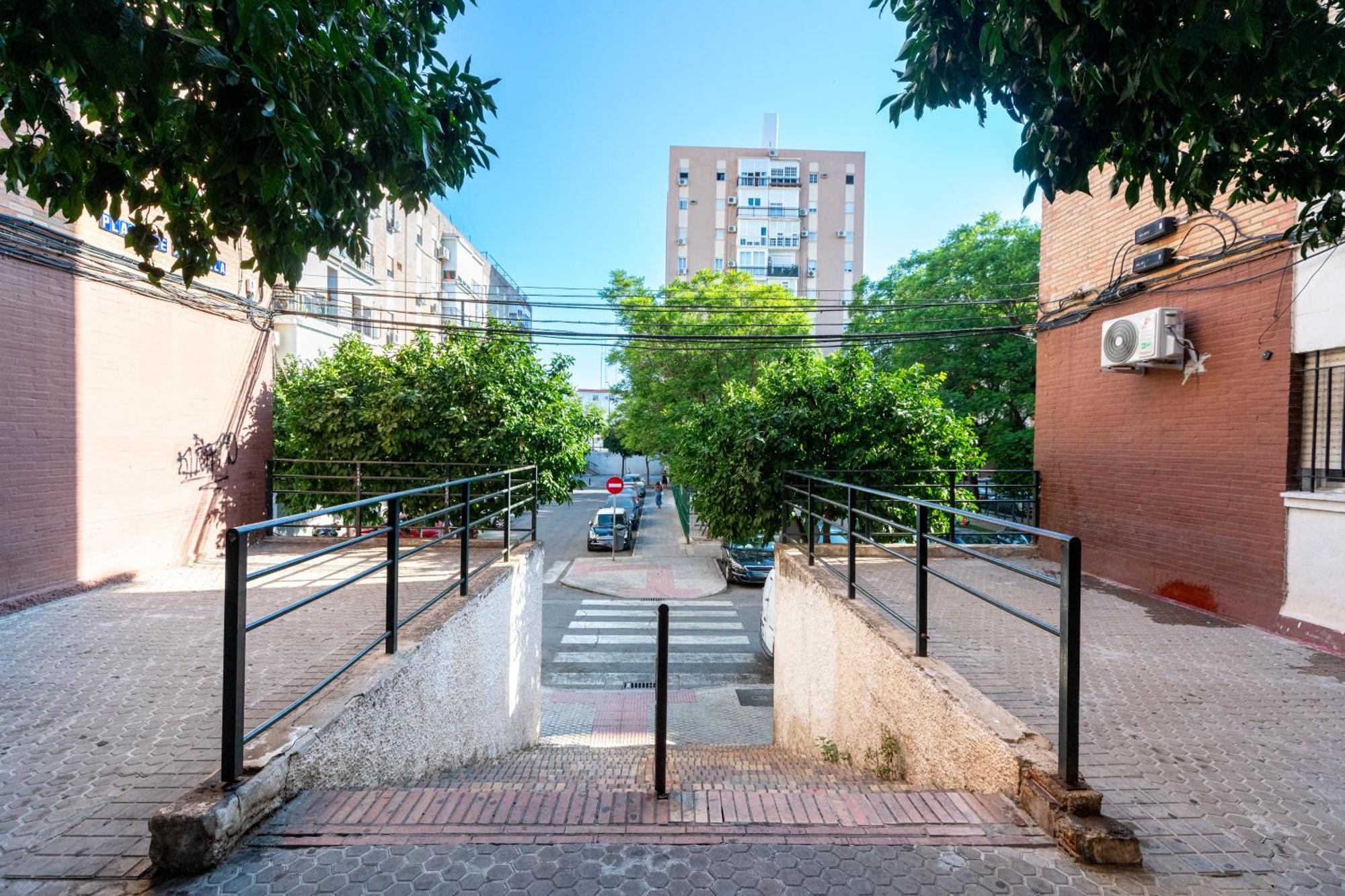 Piso Elegante Y Nuevo De 3 Habitaciones Y 2 Banos Siviglia Esterno foto