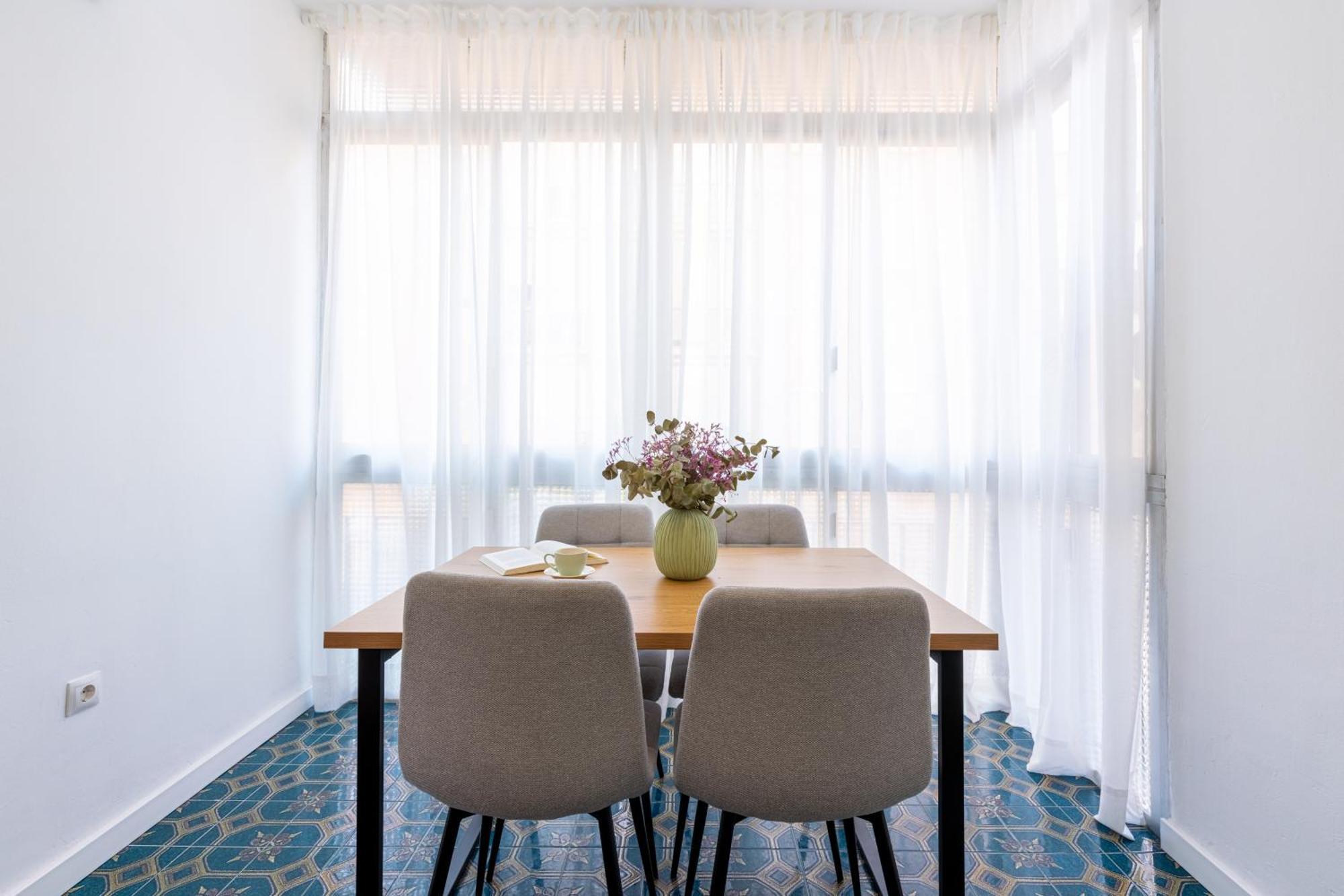 Piso Elegante Y Nuevo De 3 Habitaciones Y 2 Banos Siviglia Esterno foto