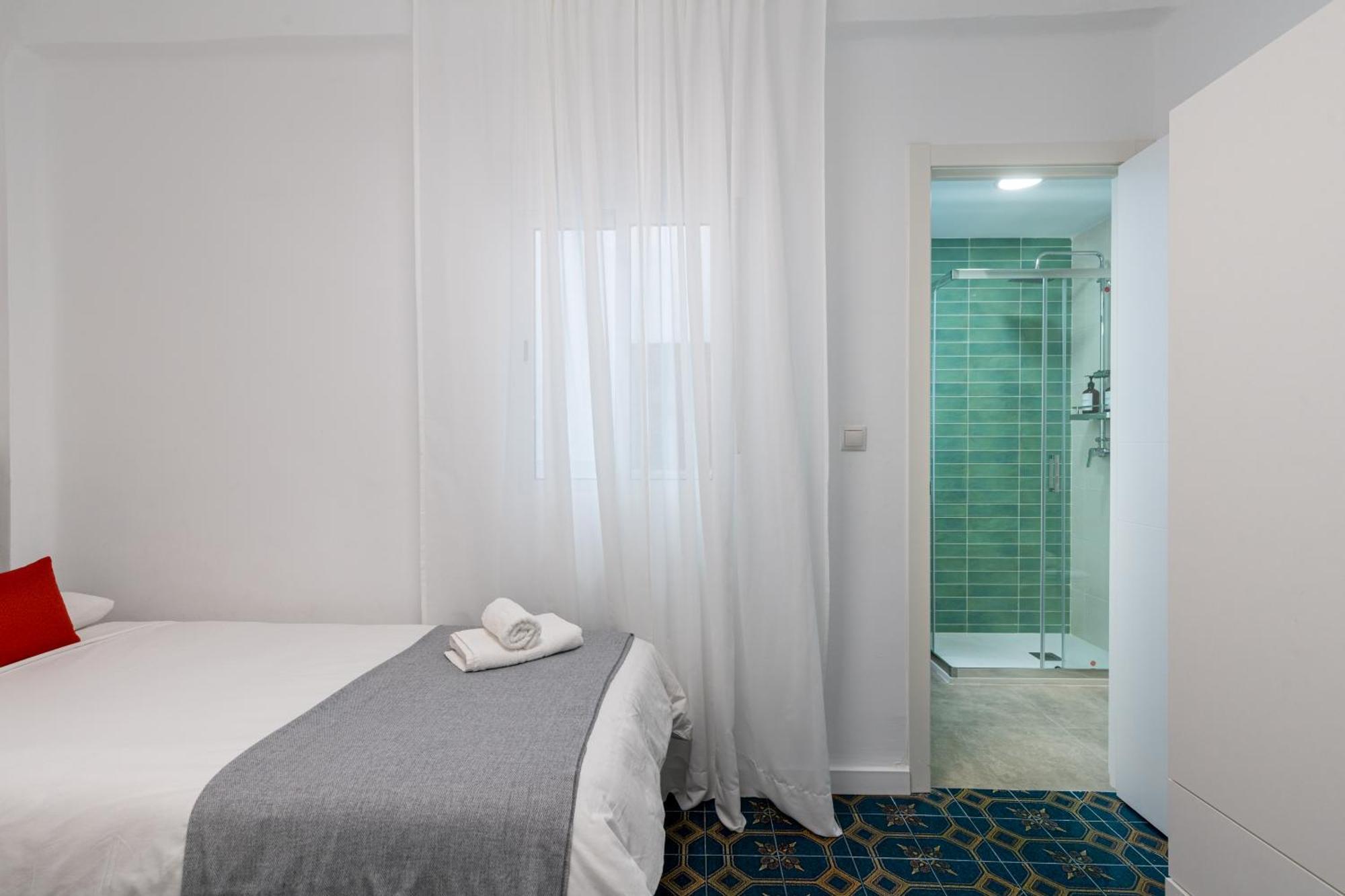 Piso Elegante Y Nuevo De 3 Habitaciones Y 2 Banos Siviglia Esterno foto