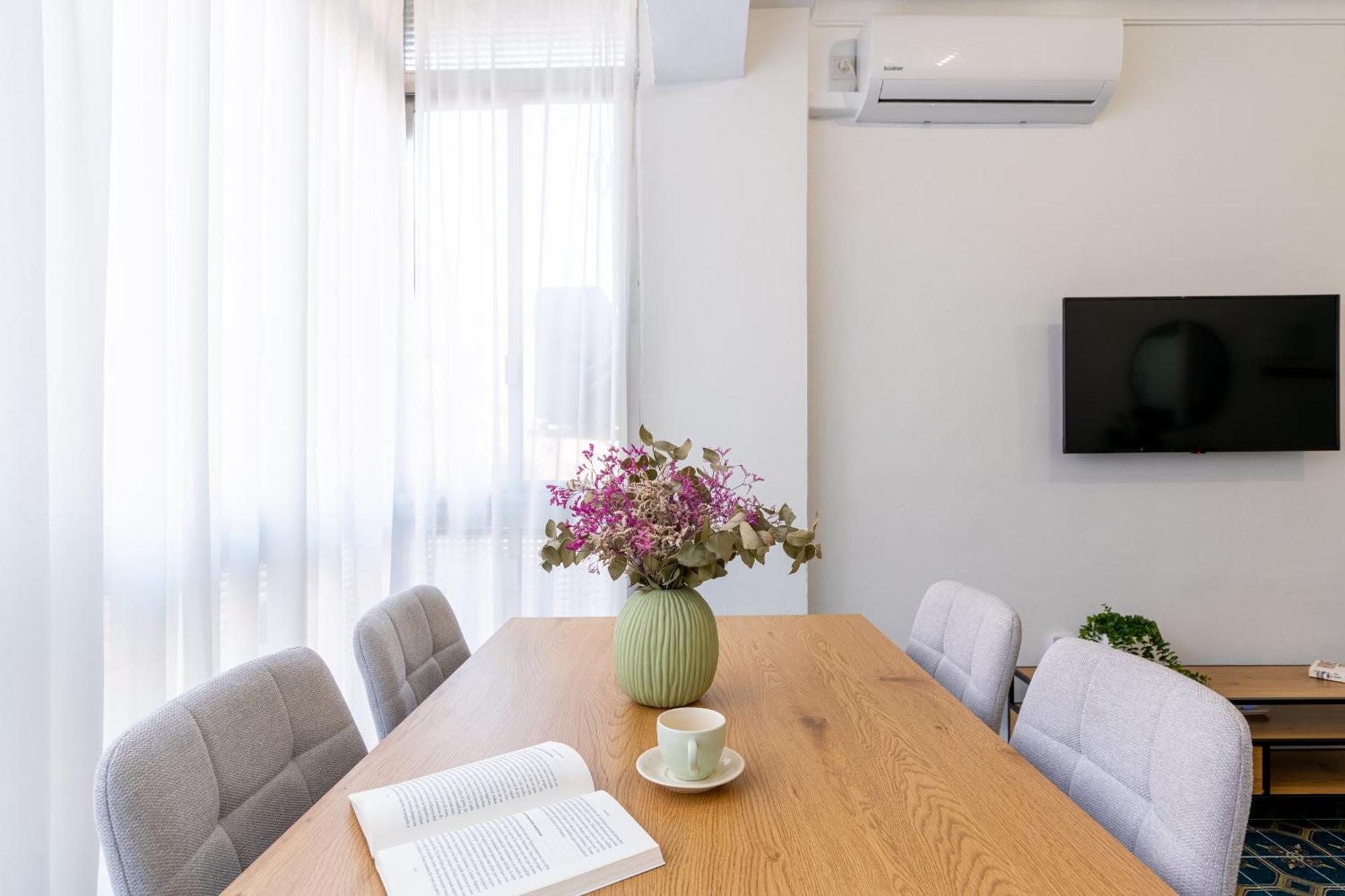 Piso Elegante Y Nuevo De 3 Habitaciones Y 2 Banos Siviglia Esterno foto