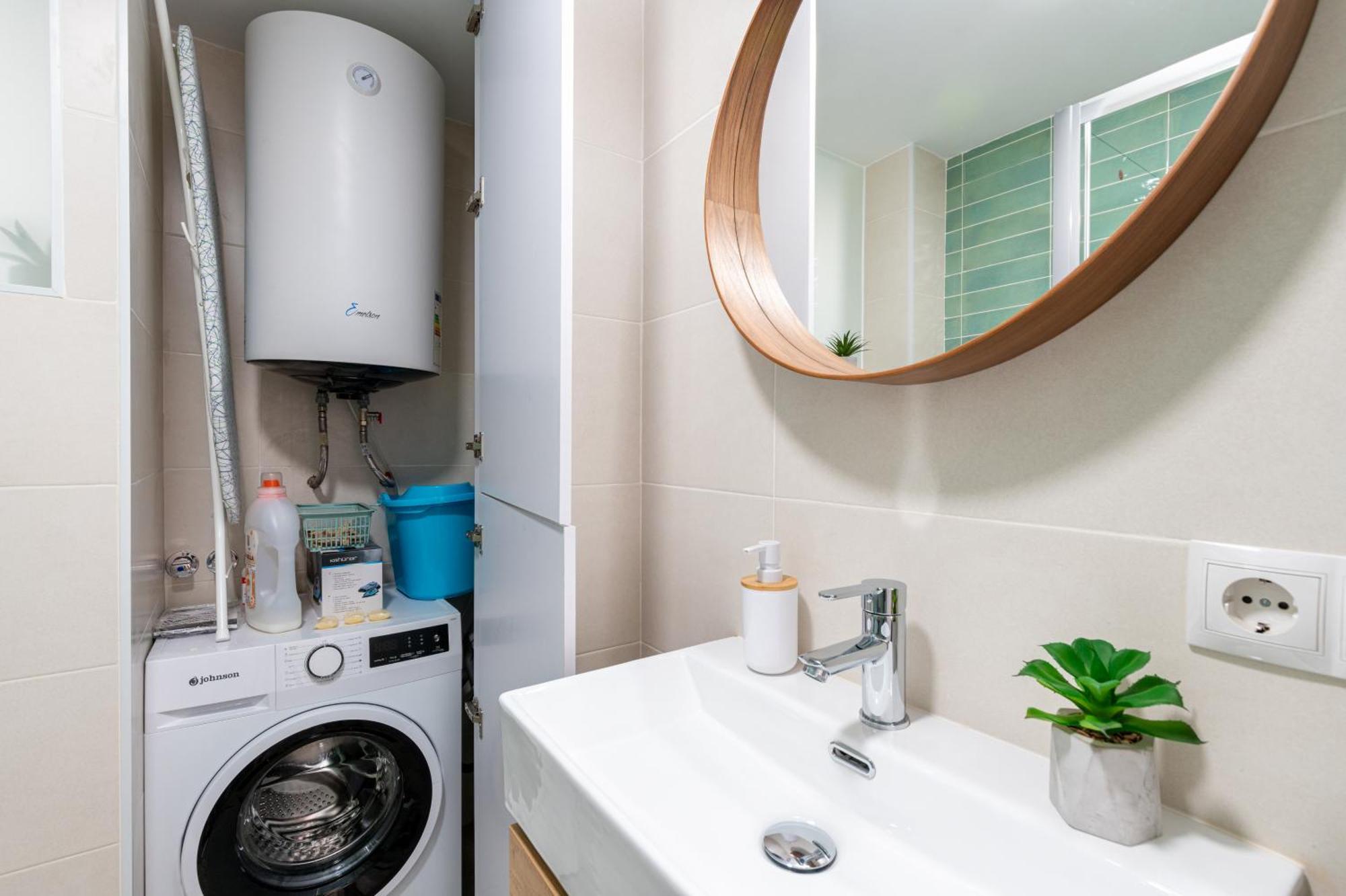 Piso Elegante Y Nuevo De 3 Habitaciones Y 2 Banos Siviglia Esterno foto
