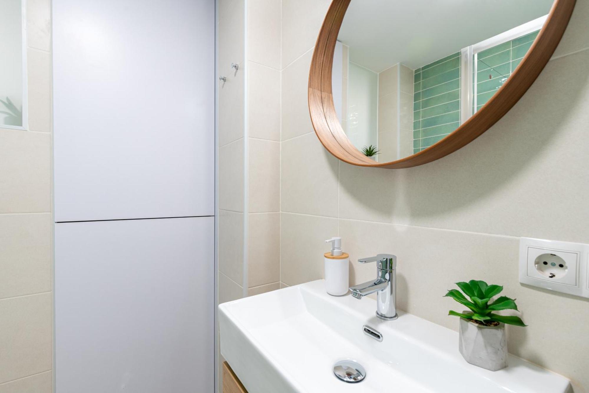 Piso Elegante Y Nuevo De 3 Habitaciones Y 2 Banos Siviglia Esterno foto